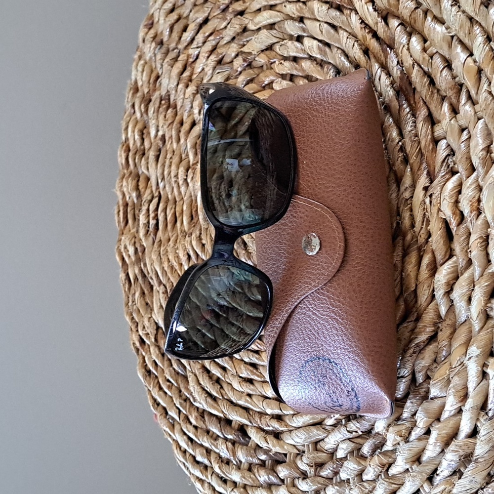 Ray-Ban Womens Black Large Frame Polarized Sunglasses Case